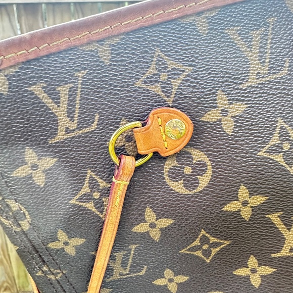 LOUIS VUITTON Neverfull MM Monogram Canvas Tote - Picture 13 of 15